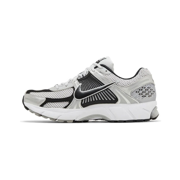★送料・関税込★NIKE★(W) NIKE ZOOM VOMERO 5★22-30cm★ Amazon.com | Nike Zoom Vomero 5 Mens (FB9149-701, Volt/White