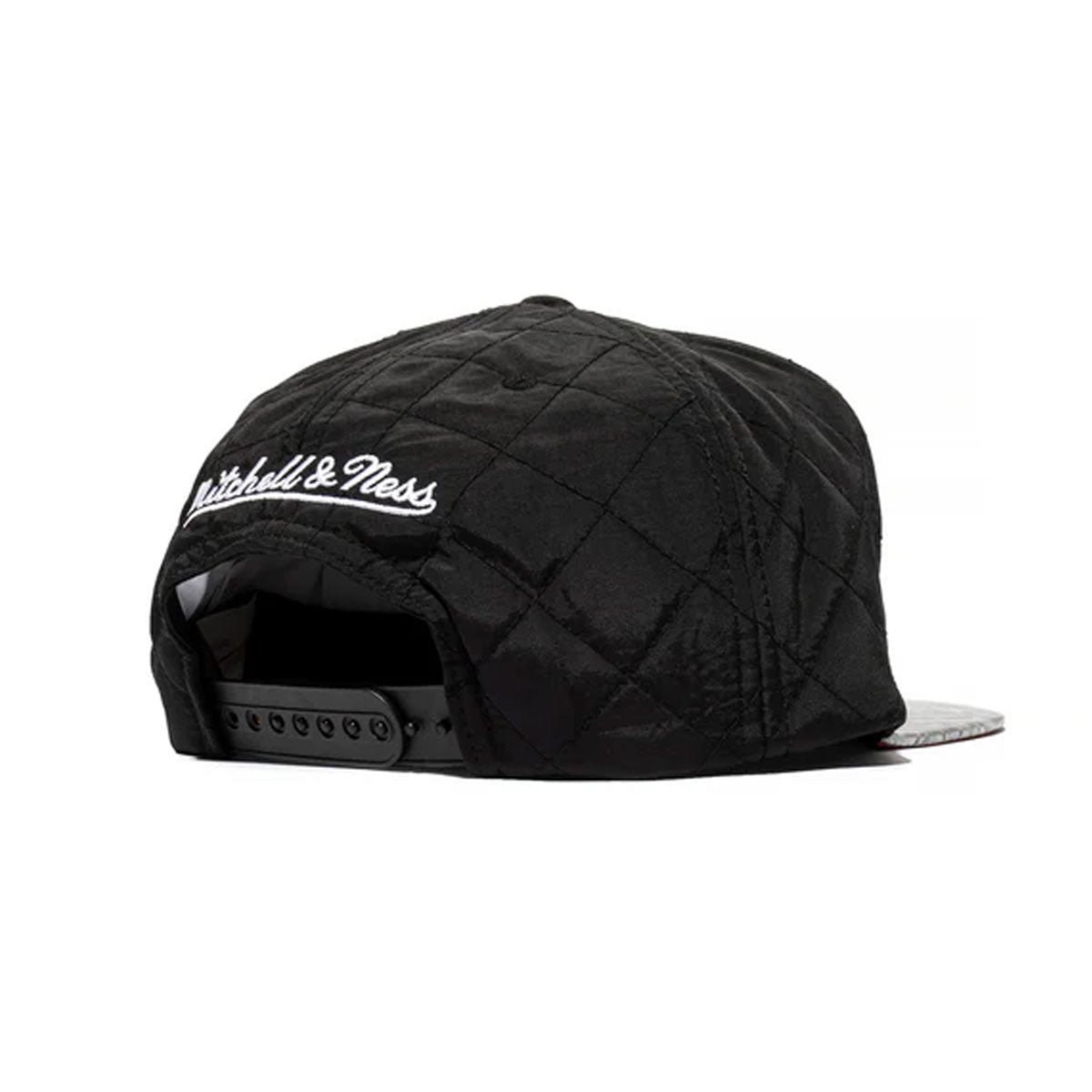 Mitchell & Ness Mens Diamond Base Chicago Bulls Snapback