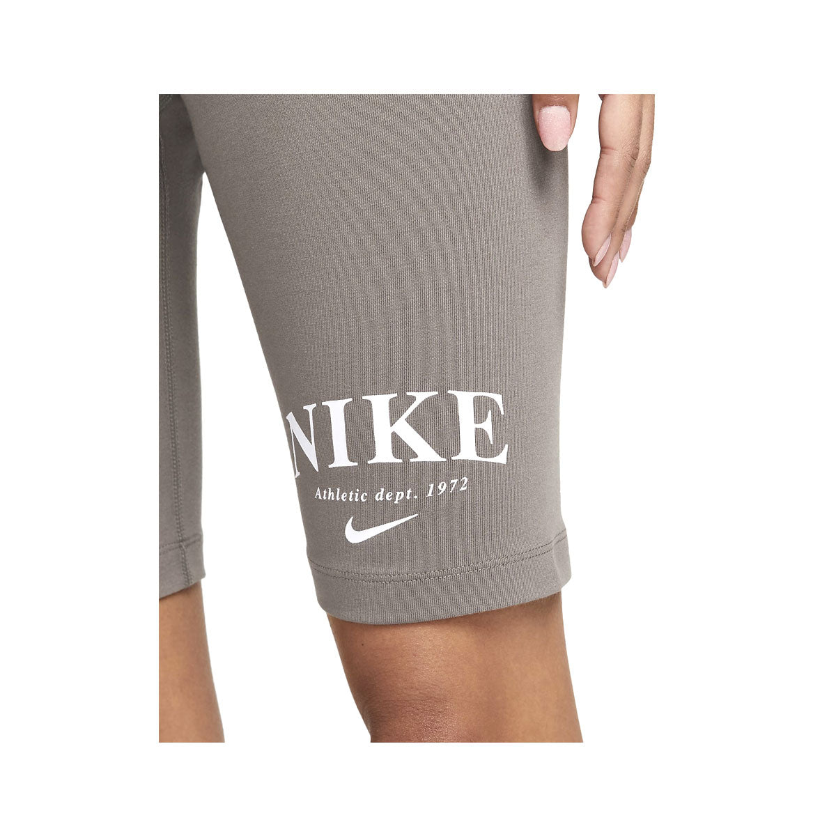 Nike Women's Mid-Rise Bike Shorts Cave